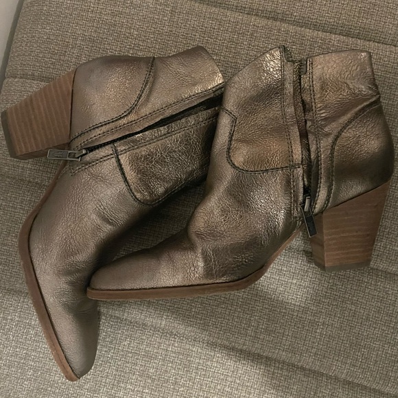 Frye gold metallic leather ankle booties. Sz 7 - Picture 4 of 6